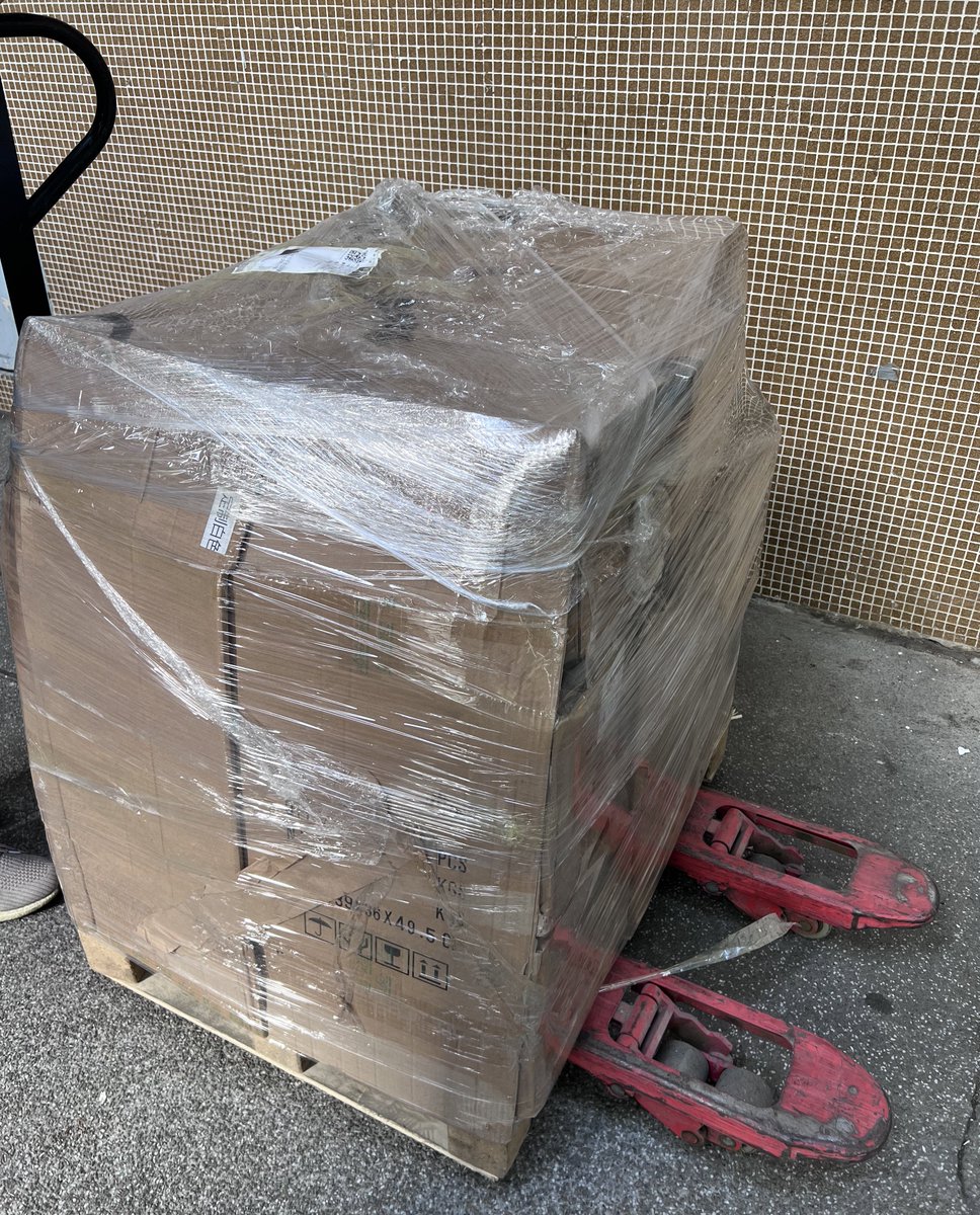 s881004h's tweet image. 안녕하세요 포토북에 대한 공지드립니다.
지금 포토북 대부분 주문은 출고 완료되었으나 일부 대량 구매 주문(GO)은 폭우로 인해 배송 대기 중입니다. 송장번호를 필요하실 분은 디엠으로 연락 부탁드립니다.
감사합니다.