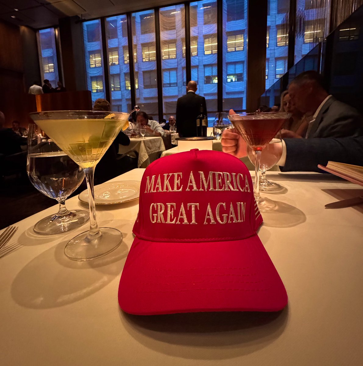 RaheemKassam's tweet image. I can’t believe it. I was at the old Four Seasons in NYC tonight. Super old school, high end restaurant. Now called The Grille. Look it up. 

As I was leaving, I grabbed my MAGA hat and put it on and started to walk out and 3 tables just impromptu started cheering and clapping.