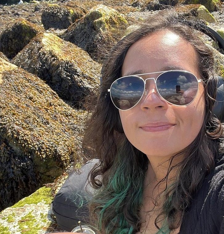 May Santos (@naoehamamae), se aproximou de nós através do Guia do Mochileiro das Galáxias, tornou-se nossa amiga através do Rock'n'roll e desde então não saiu mais dos nossos corações. E hoje é dia de celebrar seu aniversário. 

Desejamos muita saúde, vida longa e próspera!