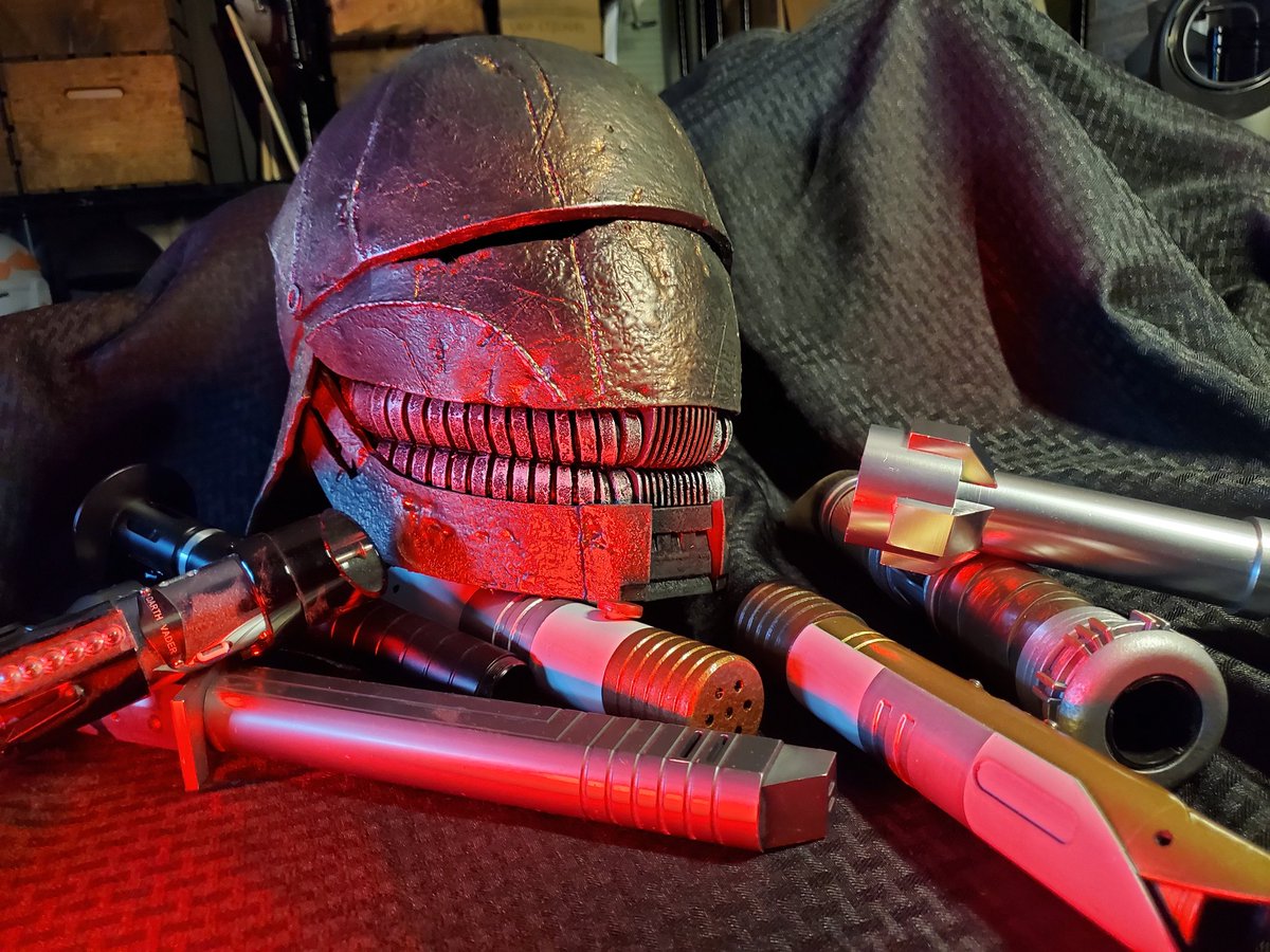 Kasey_be_Crafty's tweet image. Happy 1k followers! Here&apos;s the Giveaway for The Strangers Helmet as promised 
 Da Rules:
-First you gotta be following me
-18+
-Repost pls
-comment some fun SW stuff! Art, cosplay, facts, fanfic, start a convo idc just go nuts!
Giveaway results to be raffled in 1 week, 7/22-7/29