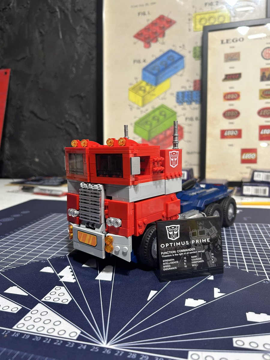 MrPrattsClass's tweet image. I had a ton of G1 Transformers as a kid, but I never had Optimus. . . until NOW!!
This was such a fun build. It includes the Matrix, and energon cube, Optimus’ blaster, and his energon axe from the TV show. #optimusprime #g1transformers #legooptimusprime #lego #afol