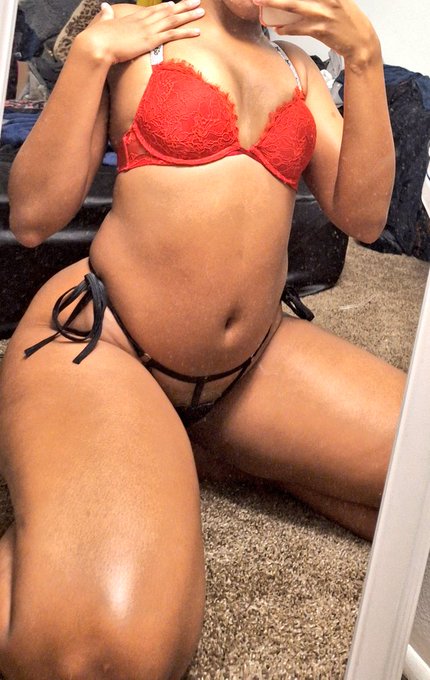 Wasn't feeling the best so I took some time away from camming... but I'm BACK baby 😋 Catch me LIVE on