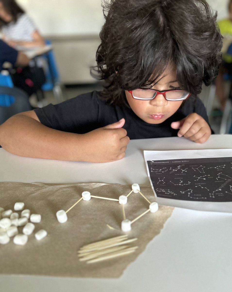 RachelMachnicki's tweet image. Constellations are fun (and delicious!) when we make them out of marshmallows!
#ASPIRELRSD @frontenacLRSD @archwoodLRSD
@vanierLRSD 
@marionLRSD