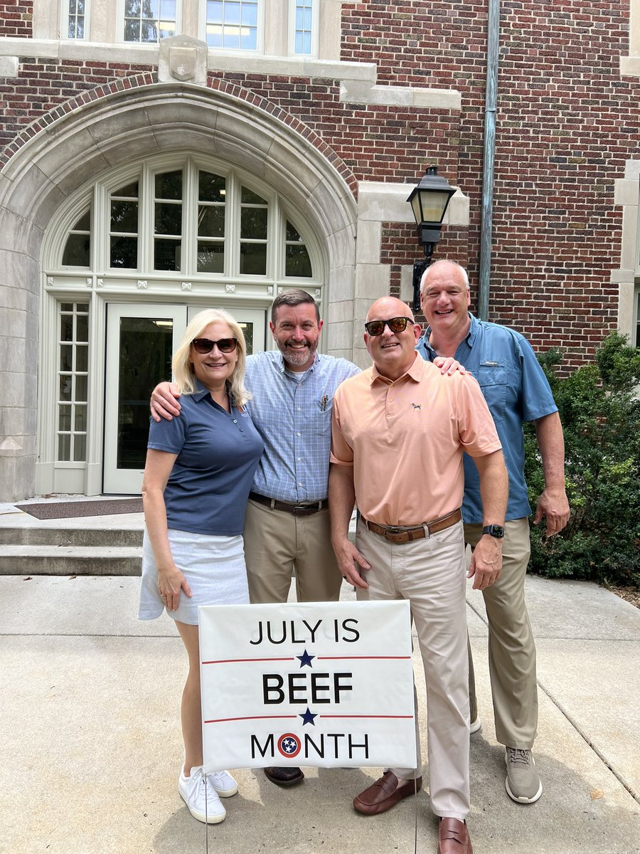 KC4UTIA's tweet photo. I was today years old when I learned that EVERY month wasnโt #BeefMonthโฆbut it should be! Looking forward to #BeefDay with @Vol_Football on November 2! #BeatKentucky #EatBeef @TennesseeCattle @VolNetwork ๐ ๐ ๐ฅฉ https://t.co/aalBLb0yzP