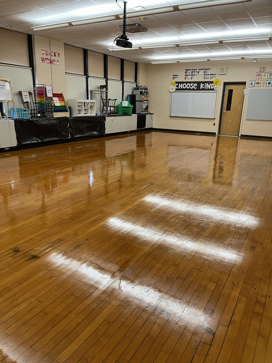 j_csd's tweet photo. Check out Bonnie L Hastings-strong, Harry O. Eisenberg Elementary School Firewomen, “taking a break” from floor cleaning, striping, waxing and buffing by mowing the front yard!
The floors look amazing and we appreciate it!
Colonial custodial crews are the best!
#powerofwecsd https://t.co/xAOx7yIaUg