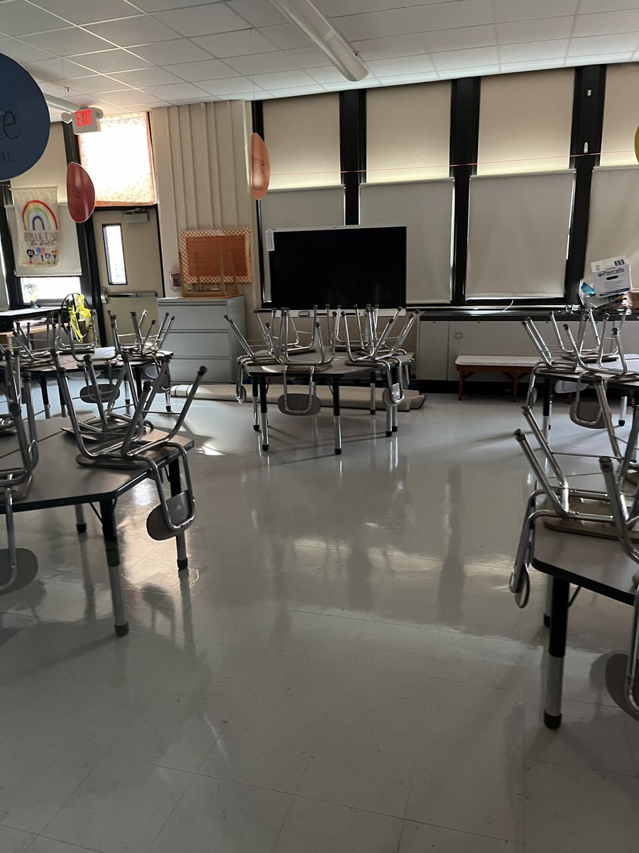 j_csd's tweet photo. Check out Bonnie L Hastings-strong, Harry O. Eisenberg Elementary School Firewomen, “taking a break” from floor cleaning, striping, waxing and buffing by mowing the front yard!
The floors look amazing and we appreciate it!
Colonial custodial crews are the best!
#powerofwecsd https://t.co/xAOx7yIaUg