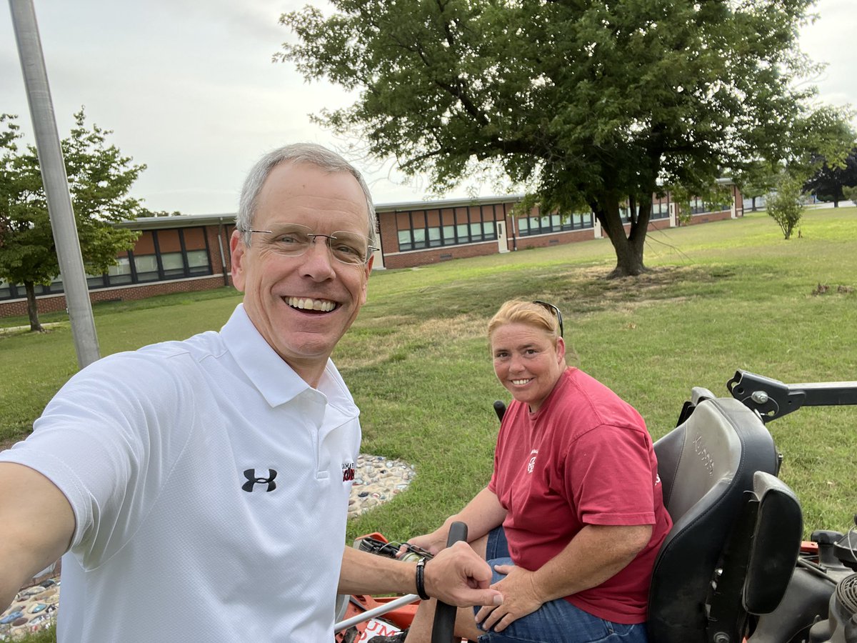 j_csd's tweet photo. Check out Bonnie L Hastings-strong, Harry O. Eisenberg Elementary School Firewomen, “taking a break” from floor cleaning, striping, waxing and buffing by mowing the front yard!
The floors look amazing and we appreciate it!
Colonial custodial crews are the best!
#powerofwecsd https://t.co/xAOx7yIaUg