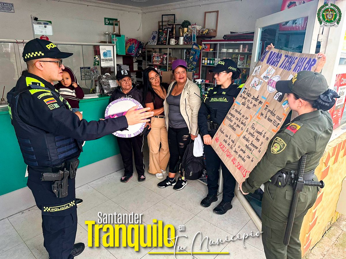 PoliciaStander's tweet photo. #Gambita | En el marco de la Estrategia de Atención Mujer, Familia y Género — EMFAG, seguimos avanzando juntos para prevenir y combatir la violencia de género en todas sus formas.🌸💪
Si eres víctima de #ViolenciaDeGénero 🙋🏻♀️:
❌ NO calles
☎️ NO dudes en llamar a la línea 155. https://t.co/x1OBK4qWrf