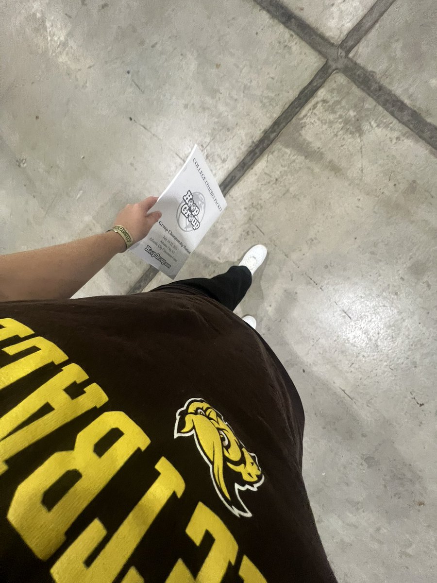 EggersTorie's tweet photo. 9 hours and 41 mins of basketball in one day!!!! But I LOVE every second of it. Such a GREAT summer of competition. Thank you to @hgsl_girls and every organization involved. Good luck to every player taking that next step! #girlsbasketball #futureprofs 🦉 https://t.co/o3qn4IKr1w