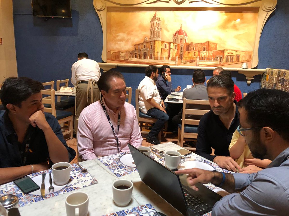 Efrain_Limones's tweet photo. Presentamos al C.P. Jaime Mijares Salum, presidente de la Asociación de Hoteles y Moteles de Durango, la información de los #CensosEconómicos2024 y la importancia de la información del sector para el @INEGI_INFORMA y para el país. Agradecemos su disposición https://t.co/EwQA13k3uh