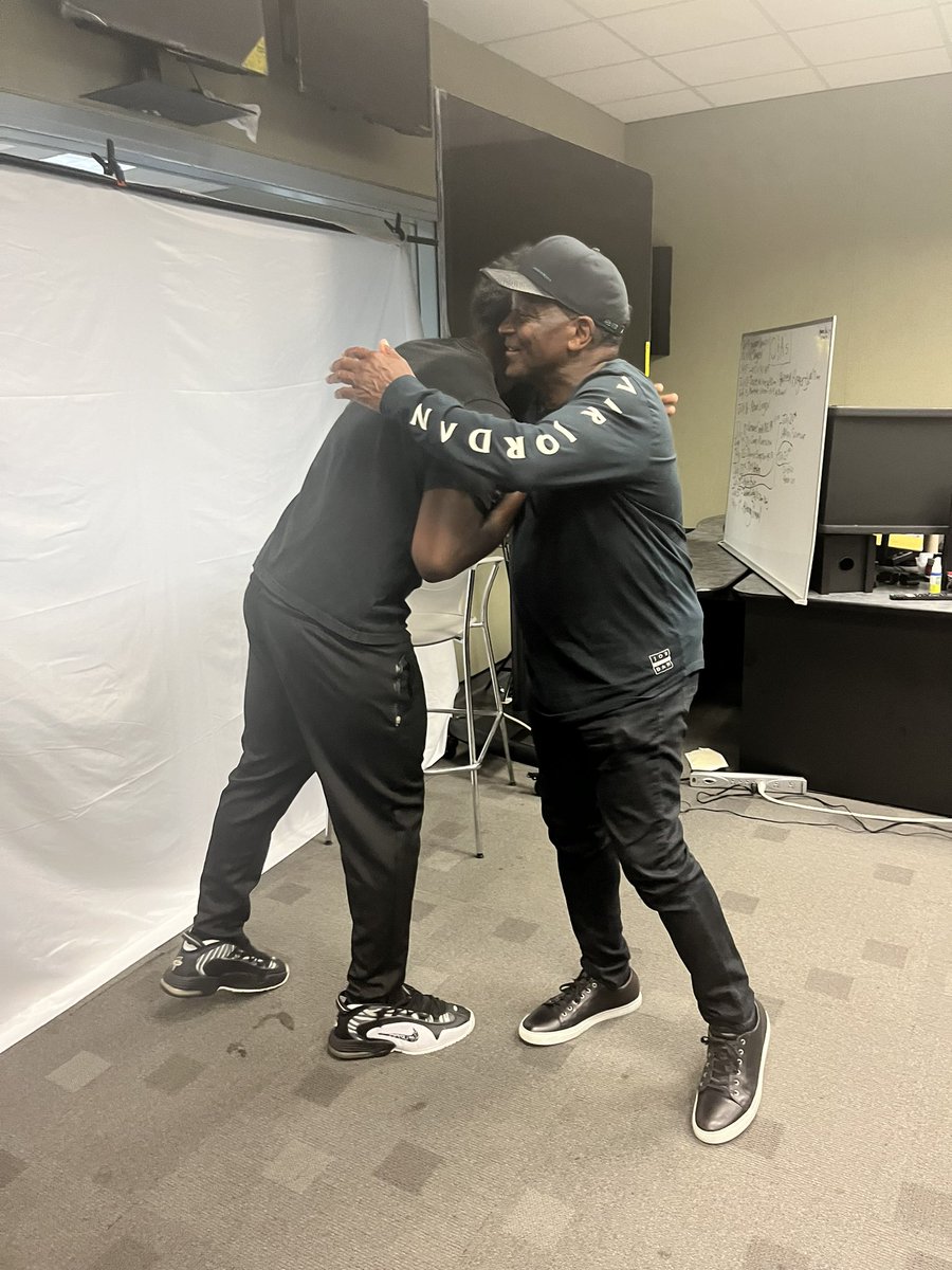 MakaioKeels's tweet image. One and only arguably the best radio broadcaster truly a HOF 🏆 @DonnieSimpson thank you for stoping by @DCDPR Deanwood Radio Broadcast today. We cannot thank you enough real talk ❤️💯‼️!
#drpprograms #morethanrec