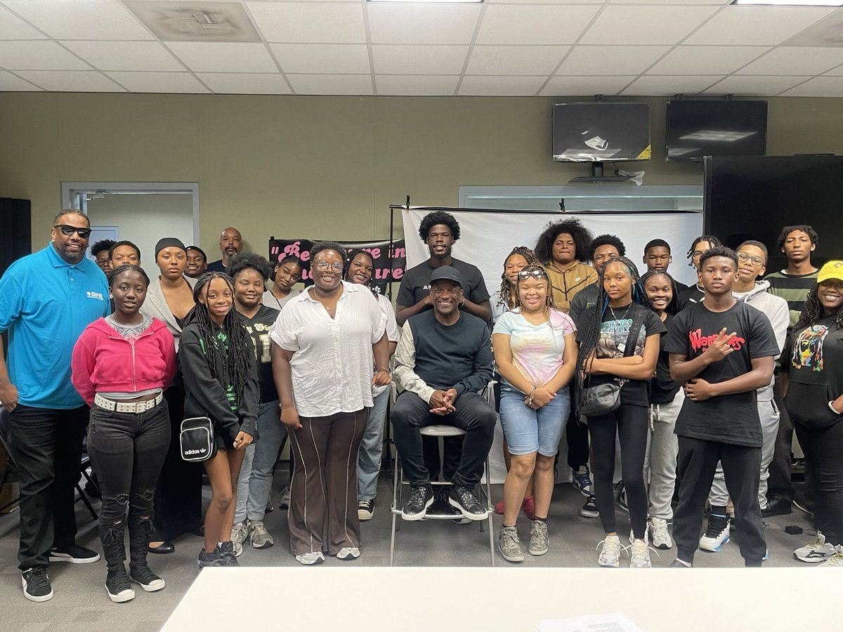 MakaioKeels's tweet image. One and only arguably the best radio broadcaster truly a HOF 🏆 @DonnieSimpson thank you for stoping by @DCDPR Deanwood Radio Broadcast today. We cannot thank you enough real talk ❤️💯‼️!
#drpprograms #morethanrec