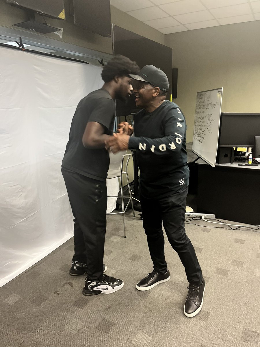 MakaioKeels's tweet image. One and only arguably the best radio broadcaster truly a HOF 🏆 @DonnieSimpson thank you for stoping by @DCDPR Deanwood Radio Broadcast today. We cannot thank you enough real talk ❤️💯‼️!
#drpprograms #morethanrec