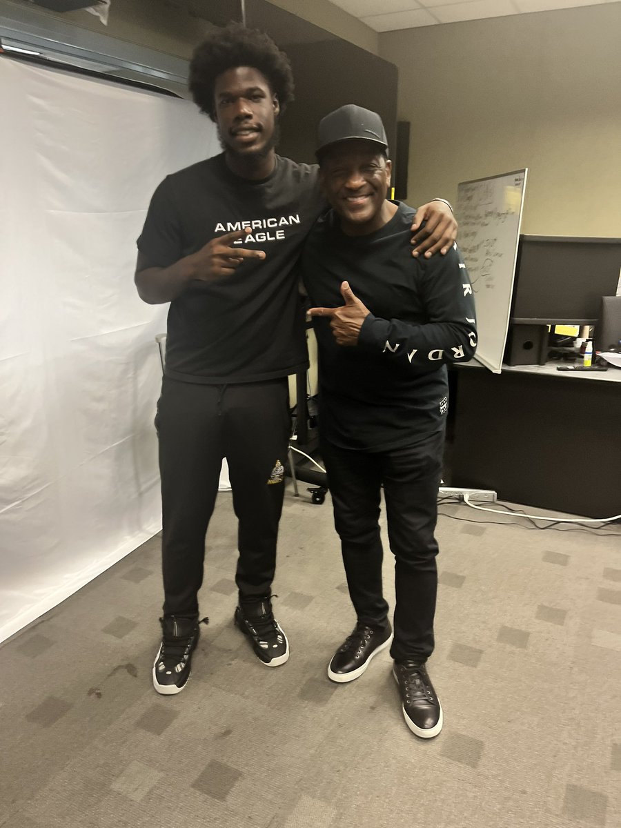 MakaioKeels's tweet image. One and only arguably the best radio broadcaster truly a HOF 🏆 @DonnieSimpson thank you for stoping by @DCDPR Deanwood Radio Broadcast today. We cannot thank you enough real talk ❤️💯‼️!
#drpprograms #morethanrec
