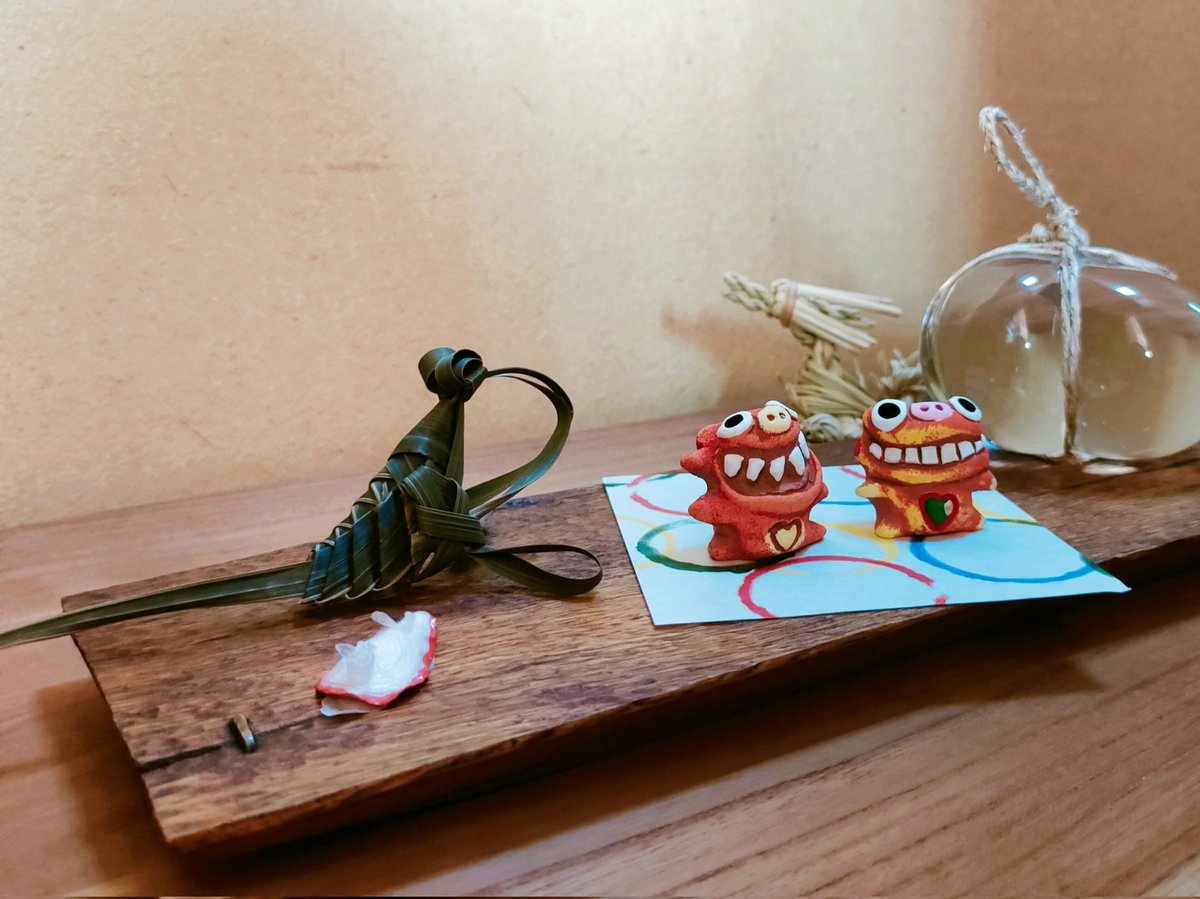noco2_sisters's tweet photo. 石垣島＆西表島で出会った生き物たち、さいごです🌱
1-トントンミー！（ミナミトビハゼ）
2-ヤエヤマヤシで編まれたトントンミー！カンムリワシ訴訟のクラファン返礼品(@kanmuri_washi)です
どちらも愛くるしすぎませんか。。シーサーの横で、いつもぼーっとしていてかわいいです https://t.co/vWPNC2JdUy