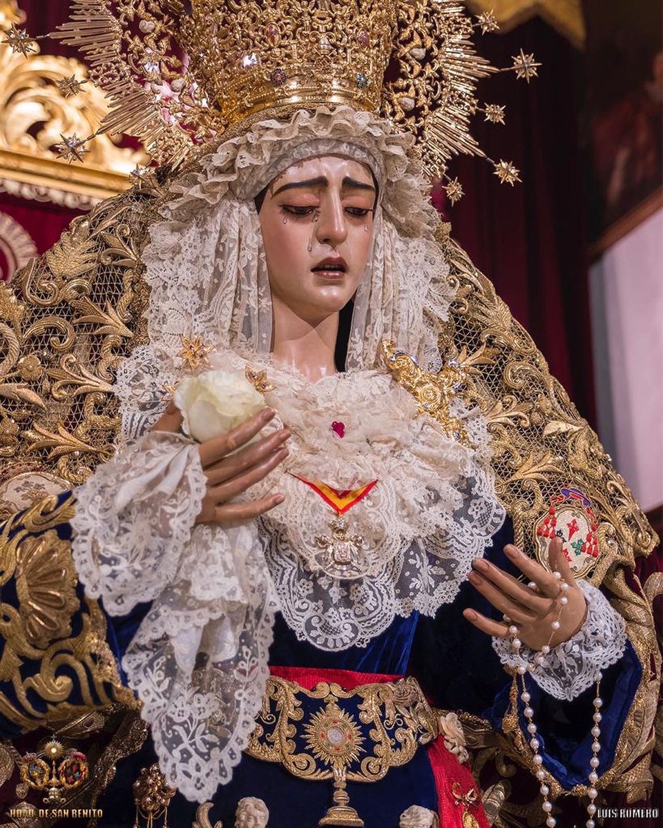 manuelamodeo10_'s tweet photo. La excelencia en la vestimenta de una imagen mariana debe de ser no una opción, si no una obligación el buscarla. Aquí dejo un ejemplo de algunas hermandades que llevo un tiempo siguiendo y que a mí parecer, hacen una labor destacable. https://t.co/RGtrpao727