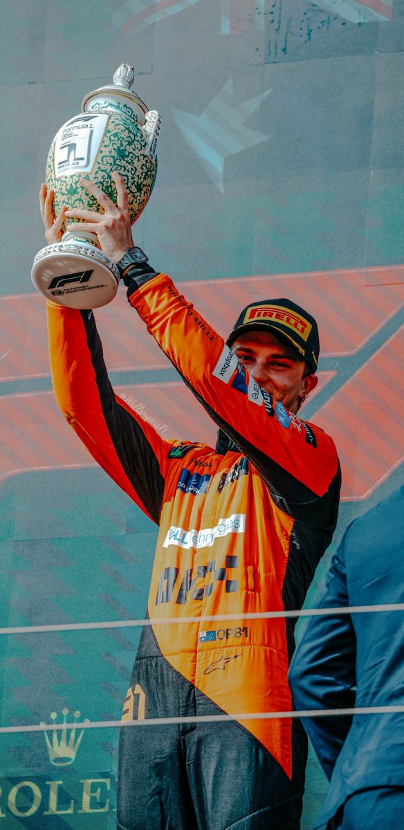 WallpapersF1_'s tweet photo. THE FIRST 🏆

#HungarianGP #Formula1 #McLaren #OSCARPIASTRI https://t.co/EGsiVzTPor
