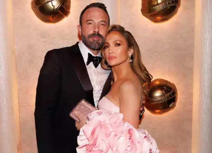 radio580nic's tweet image. 📍 #JenniferLópez y #BenAffleck aumentaron los rumores de que están atravesando por una fuerte crisis matrimonial luego de que pasaron su segundo aniversario de bodas #separados y ahora la cantante celebró su cumpleaños sin la presencia de su esposo.