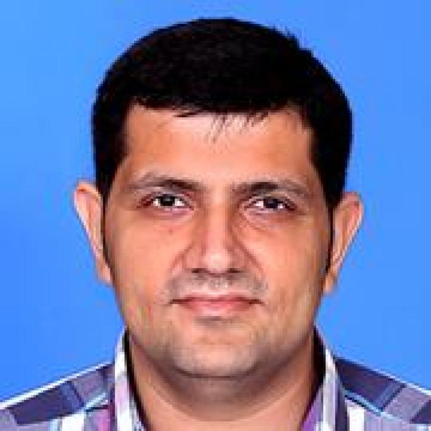 𝐖𝐇𝐎 𝐈𝐒 𝐖𝐇𝐎?
Dr Adeel Akbar Khoja is a research scholar at the Adelaide School of Public Health.

Expertise:
Reducing premature cardiac events through digital innovations

More info:
ow.ly/HQTK50SGHQP

Contact:
adeel.khoja@adelaide.edu.au