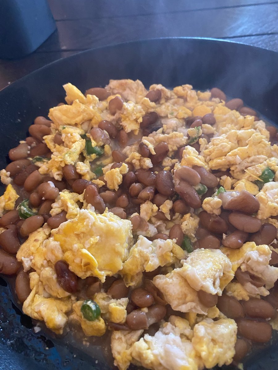 LLulash's tweet photo. Buebito con picolitos 🍳🫘 #sencillito https://t.co/WVPlYNYN9G