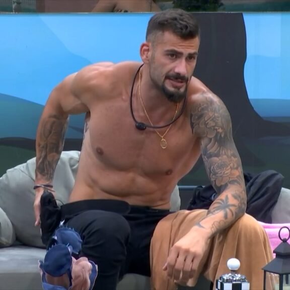 semcamisacaps's tweet photo. Nizam Hayek e Rodriguinho sem camisa no Big Brother Brasil 24: https://t.co/45wrfA0Vn3 https://t.co/iQfQ4JTIhu