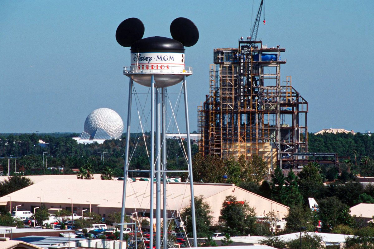 JLHomni's tweet photo. Chronological photos of the Hollywood Tower Hotel and Sunset Blvd rising in the Florida sun, beginning with a rare still of the first construction wall in 1991.
#HTH30
1|2 https://t.co/gm5EYuA910