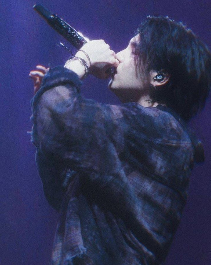 7_ForYou7's tweet photo. - 𝙒𝙝𝙤 𝙞𝙨 𝙢𝙮 𝙝𝙚𝙖𝙧𝙩 𝙬𝙖𝙞𝙩𝙞𝙣𝙜 𝙛𝙤𝙧?
+난 당신의 삶 한 귀퉁이 한 조각이자.
#yoonmin
@BTS_twt https://t.co/37ahmIhx7F