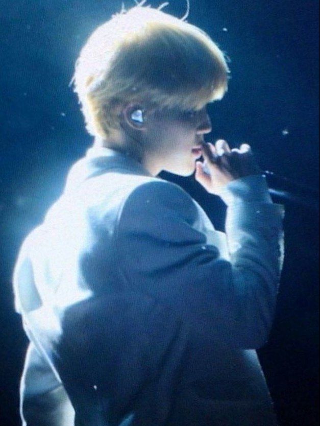 7_ForYou7's tweet photo. - 𝙒𝙝𝙤 𝙞𝙨 𝙢𝙮 𝙝𝙚𝙖𝙧𝙩 𝙬𝙖𝙞𝙩𝙞𝙣𝙜 𝙛𝙤𝙧?
+난 당신의 삶 한 귀퉁이 한 조각이자.
#yoonmin
@BTS_twt https://t.co/37ahmIhx7F