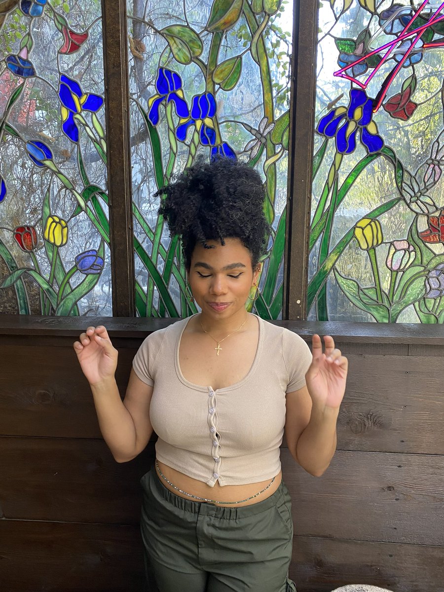 wemusic's tweet photo. Stained glass always reminds me of bistros, church, and Shakespeare…anyway what yall doing?
#WéAni #StainedGlass #ImReadyForFall https://t.co/GMMqZoP0Wm