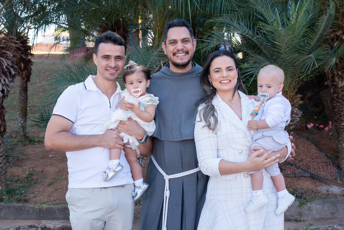 alanrones's tweet image. Meus sobrinhos Gêmeos recebendo as bênçãos do batismo e claro que eu estive lá fotografando este dia especial e que seja um marco do início de uma vida cheia de amor, fé e alegria. 📷
#AlanFotografia #FotoProfissionais #Batismo #Família #Amor #Fe #Gêmeos