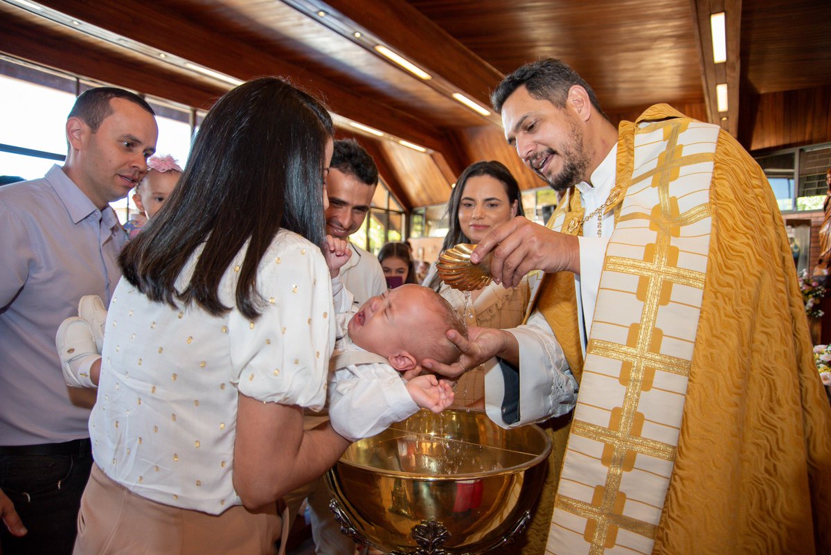 alanrones's tweet image. Meus sobrinhos Gêmeos recebendo as bênçãos do batismo e claro que eu estive lá fotografando este dia especial e que seja um marco do início de uma vida cheia de amor, fé e alegria. 📷
#AlanFotografia #FotoProfissionais #Batismo #Família #Amor #Fe #Gêmeos