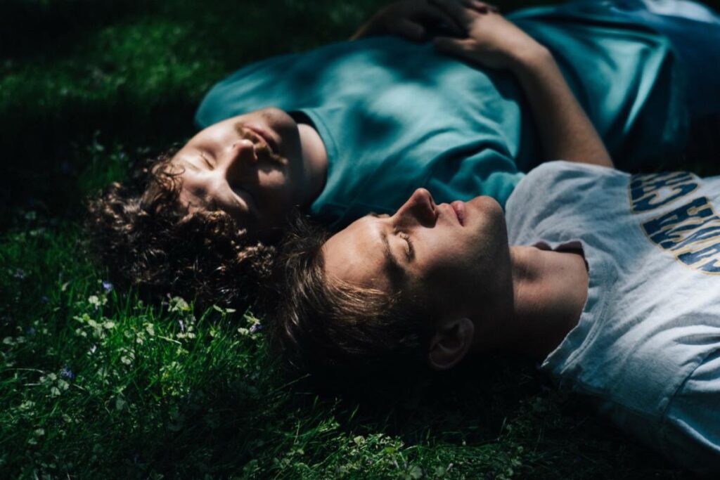 Cal in Red has released their new single, "Kitchen Ft. James Mercer," a softly shimmering track from their upcoming debut album, ‘Low Low,’ which will be available on August 30th via B3SCI Records. Premiering on Brooklyn Vegan, this song marks a
audiofuzz.com/best-new-music…