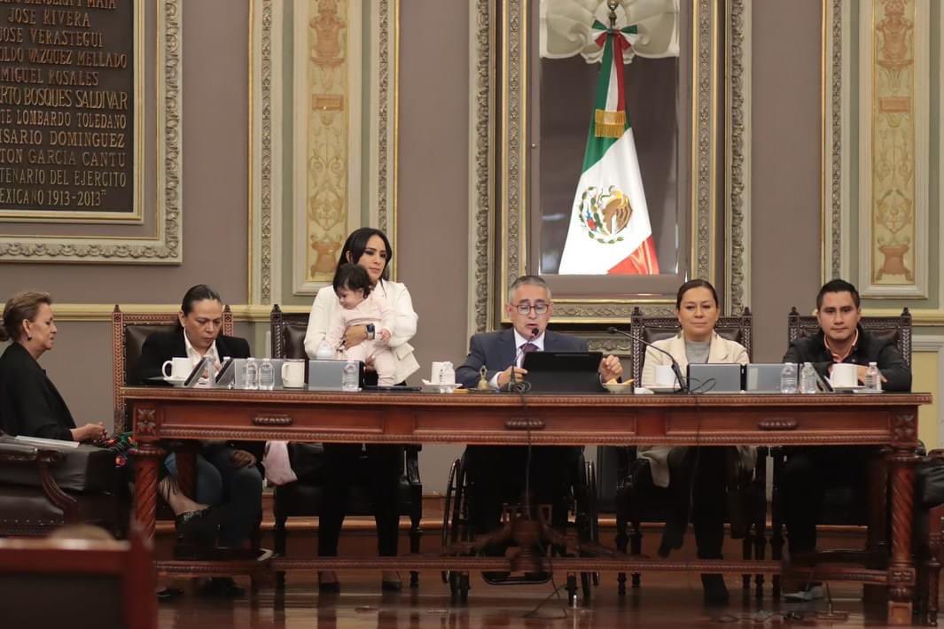 Durante la Comisión Permanente, propuse que en el Municipio de Puebla y los Municipios conurbados, se implemente un programa para que en los centros comerciales, plazas y restaurantes, entre otros, se revisen e instalen los cambiadores para las y los bebés en los baños.
