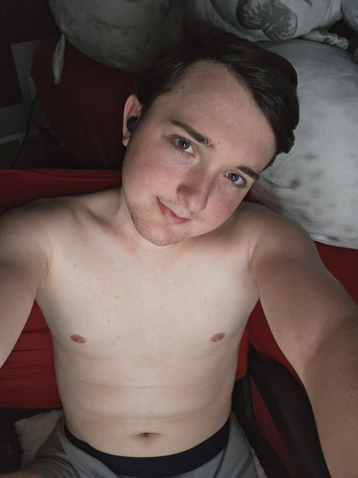 Hey guys im now live on chaturbate xtylercam69 https://t.co/LN0ma839ib