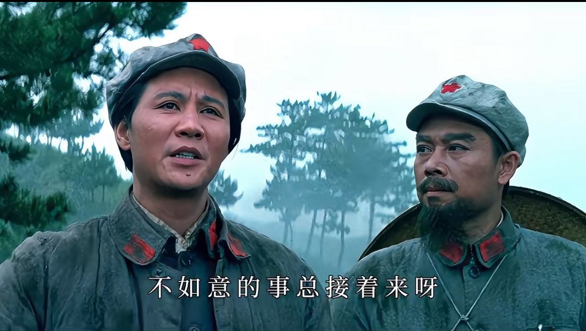 最近观察盘面，发现一个很有趣的点。Sol似乎知道大饼会怎么走。Sol总是会在小的下跌趋势中先于大饼企稳反弹，重回上升趋势，然后大饼会跟上。同样也会在上升途中先行回调，然后大饼再跟上。很诡异。想等大饼确认趋势之后再操作sol，一定是滞后的。别问我为什么知道，我的一个朋友快被薅脱了一层皮。