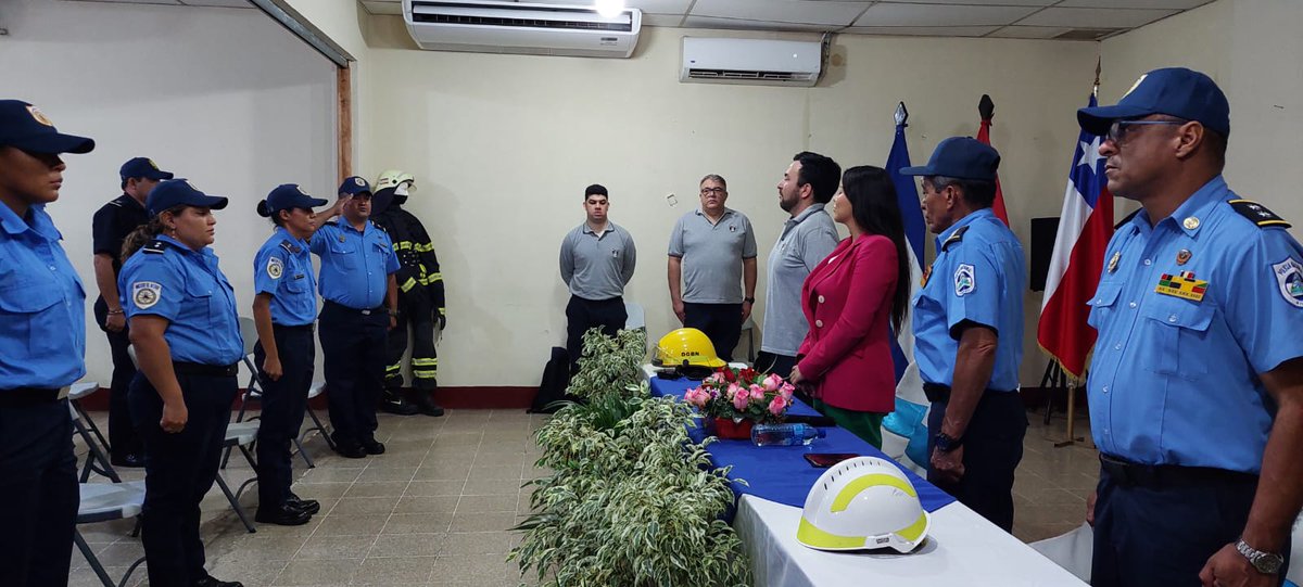 EmbaChileNic's tweet photo. Esta actividad, gestionada por la Embajada de Chile en Nicaragua, es parte de los Proyectos de Actividades Específicas en el Exterior (PAEE) que impulsa Chile para la cooperación técnica entre ambos estados. 
¡Todo el éxito para Bomberos Unidos Nicaragua🇳🇮 y  Bomberos de Chile🇨🇱! https://t.co/VnFWLKLNQT