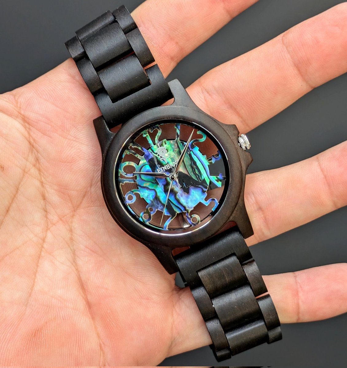 einband_taka's tweet photo. ⌚夏休みプレゼント企画です🎁
 天然貝のアバロンシェルを使ったスケルトンの文字盤ウッドウォッチ⌚
 ・新品の電池に交換済み 
・当選者様1名のみ 

【参加方法】 
① @einband_taka をフォロー 
②この投稿をいいね＆RT 
応募締切 7月28日(日) 23:59まで
 ↓注意事項🙏 https://t.co/7bZBrc17K1