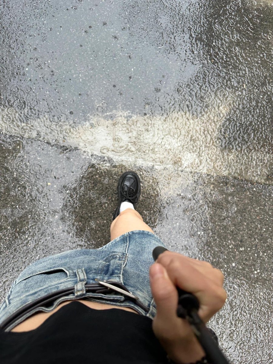 Laughingpearw's tweet image. Like a child in the sun, like an adult in the wind and rain