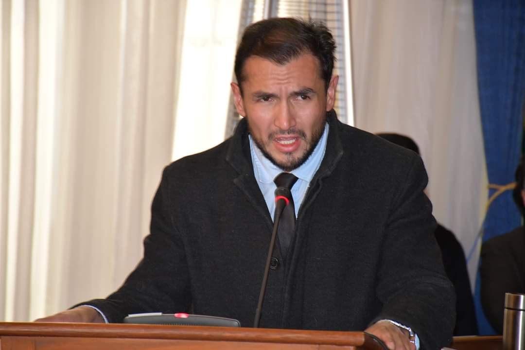 SenadoBolivia's tweet photo. 🏛️Postulante por Cochabamba - Tribunal Supremo de Justicia 
👨‍💻Nombre: Knaudt Vilaseca Danny Roberto 

#EleccionesJudiciales2024 #ExamenOral #EvaluaciónDeMéritos https://t.co/SPfnTaJgVm