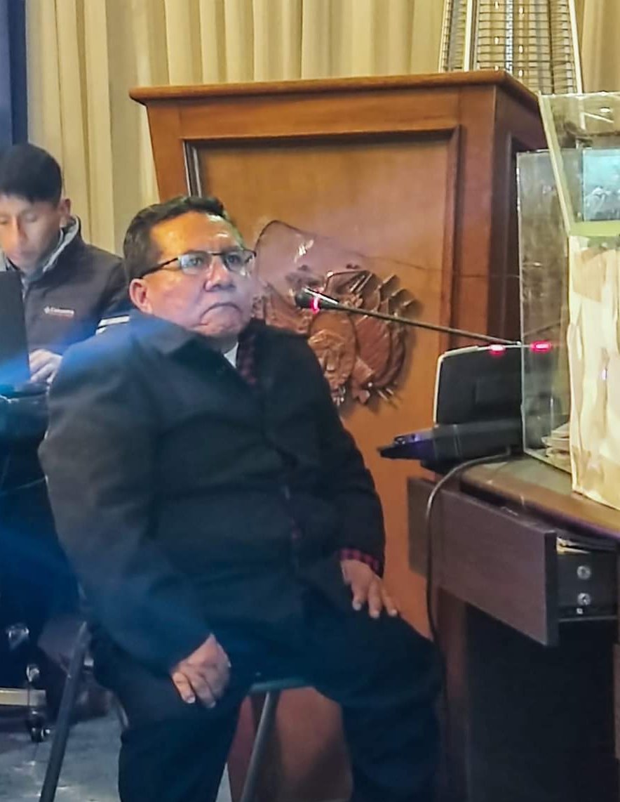SenadoBolivia's tweet photo. 🏛️Postulante por Potosí - Tribunal Supremo de Justicia 
👨‍💻Nombre: Olañeta Burgoa Efraín Erick  

#EleccionesJudiciales2024 #ExamenOral #EvaluaciónDeMéritos https://t.co/bX6MIWKemU