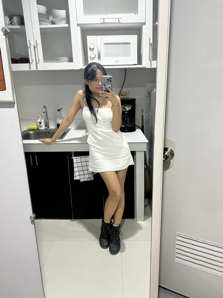 ShortKayeKe's tweet photo. Playing DressUp https://t.co/NgzNKxlLKh