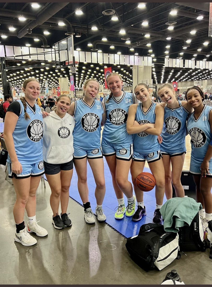 so thankful for the experiences and opportunities aau has given me. thank you to my teammates and coaches for making this experience so special! 
<a href="/MImystics/">Michigan Mystics</a> <a href="/TCH_GBB/">Rusty Zeiter</a>
