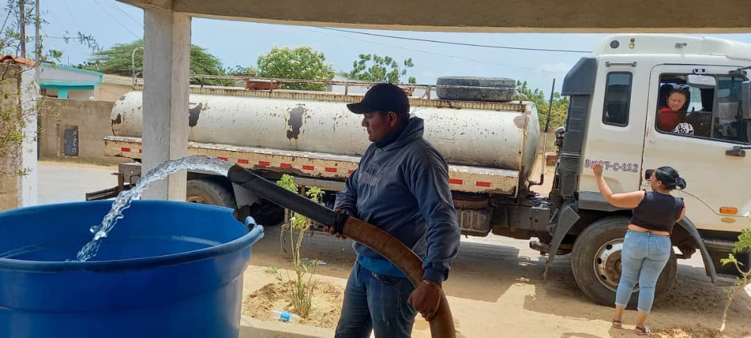 GMBNBT_Falcon's tweet photo. Beneficiado el Sector Punta de piedra Municipio los Taque con 20.000 litros de agua potable 
-
@nicolasmaduro
@delcyrodriguezv
@raulalfonzoparedes
@vclarkb
@acaldiadebolivar25
@gmbnbt
@mppobrasve
@mppopnacional
-
#Somostricolor7Tnets #juntossomostricolor #somostricolor #falcon https://t.co/Ft0zjIYYGI