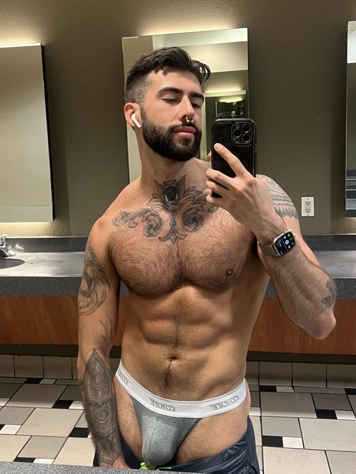 Sweaty https://t.co/xE3lhOMohb<a href="/tag/sandiegopride"class="tags"><span>#sandiegopride</span></a>