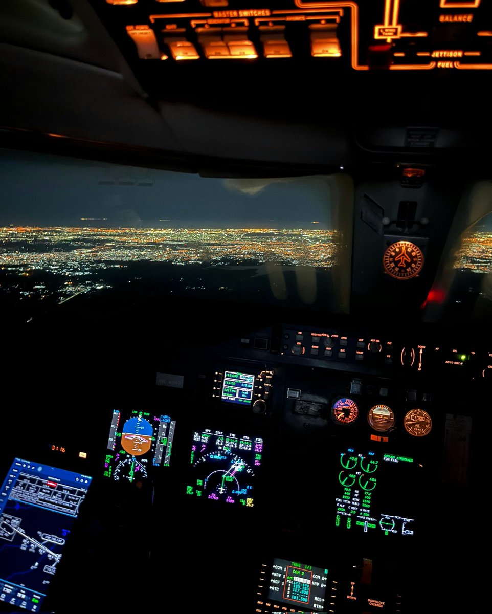 Midnight skies and mile-high dreams. 👉 Próxima parada 🛫 Buenos Aires 🇦🇷
#SEARCA #VuelosCharter #PrivateJets