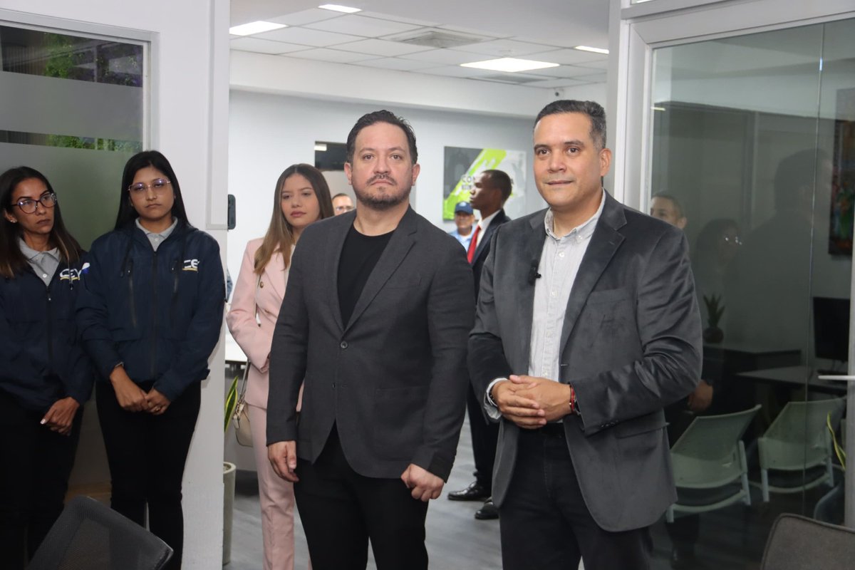 Este #22Jul, el Contralor General, Dr. Jhosnel Peraza, en compañía de la Directora General del Despacho, Dra. Karolayn Parra Campos y el Contralor del estado Dr. Juan Vicente Gómez, realizó un recorrido en las instalaciones de la sede de la <a href="/CEYaracuy/">CEYaracuy</a>.