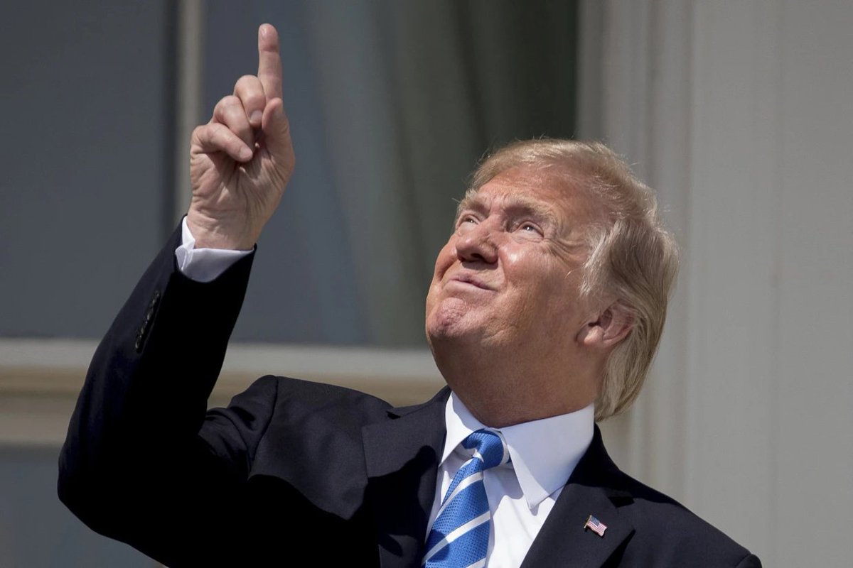 AlyssAdventures's tweet photo. The guy that looked directly into the solar eclipse is calling someone "Dumb as a Rock" https://t.co/e0SwJN5ifL
