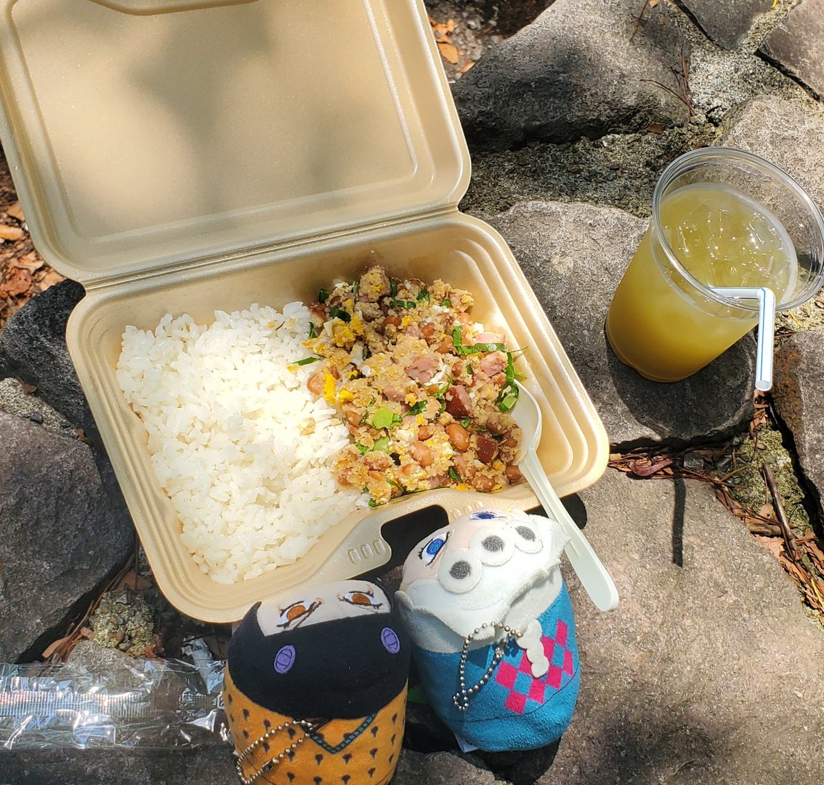 AuroraScartares's tweet photo. I know, I know. 

I know is late for BruGio weekend because is Tuesday in Japan. But I want to share this for everybody. Tiny BruGio enjoying a different meal. @bgbevents https://t.co/lQFiciTeO4
