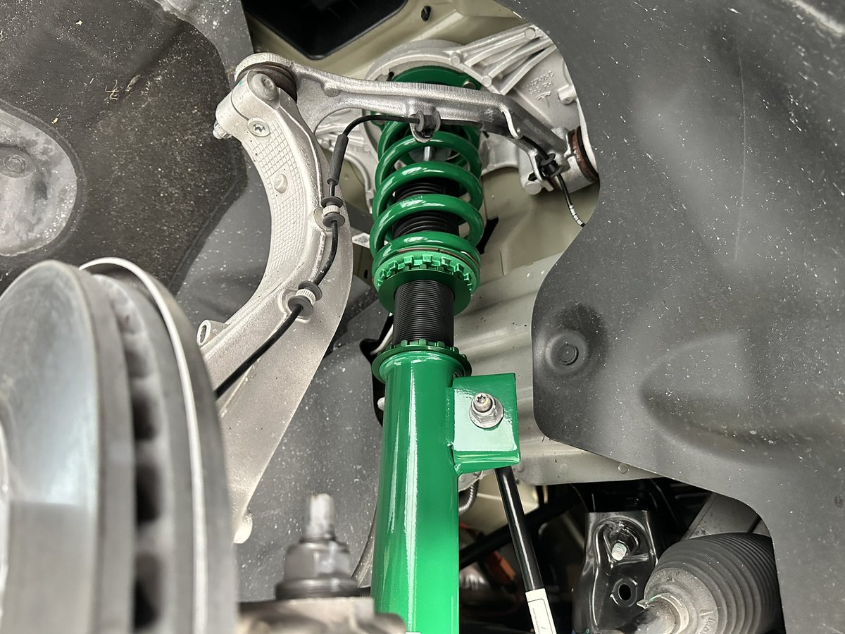 TeamLegendMotor's tweet photo. Tesla Model y 
-tein suspension kit

#modely #tein https://t.co/p7stWOwOJf