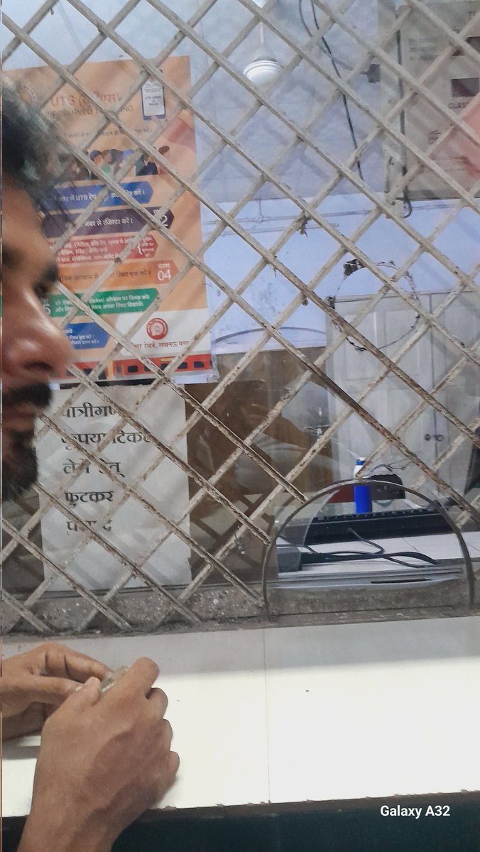ImchetanPandey's tweet photo. This is how @indianrail response we are waiting for ticket form 30 min no body on ticket counter now train just tow minutes to reach.. @RailMinIndia @IndianRailMedia https://t.co/SeI2bpEazb